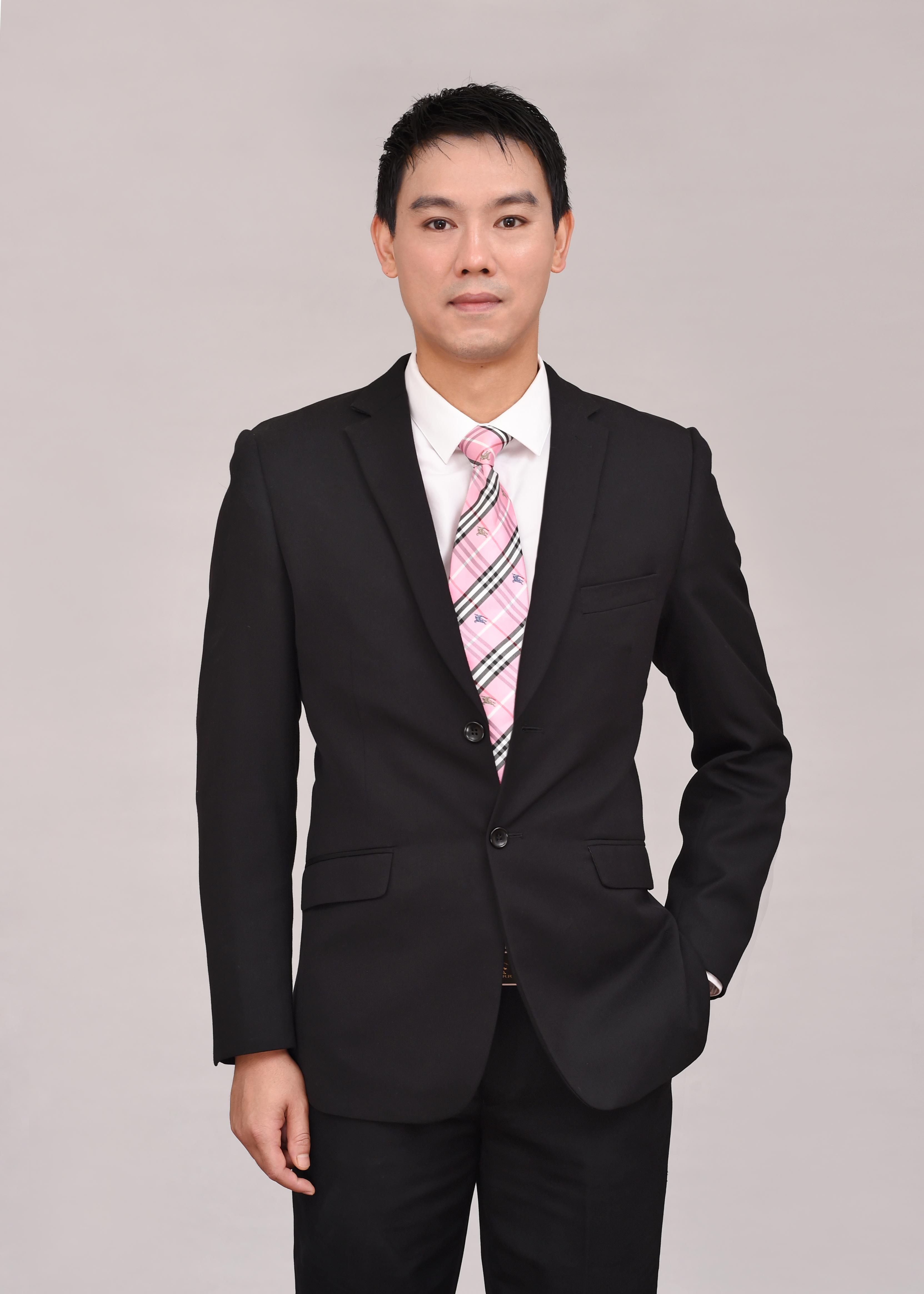 王崇以 联合创始人 & 首席运营官